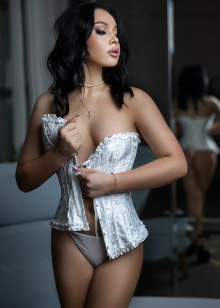 Индивидуалка Эмилия фото № 2 в городе Вышний Волочёк